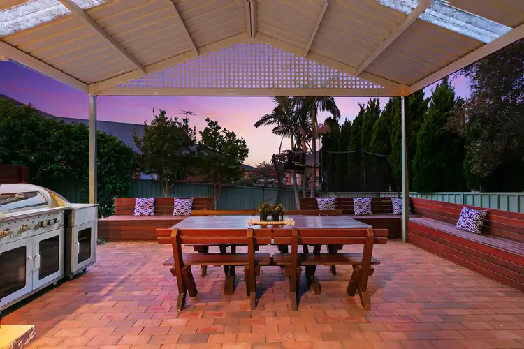 6 James Close, Menai NSW 2234
