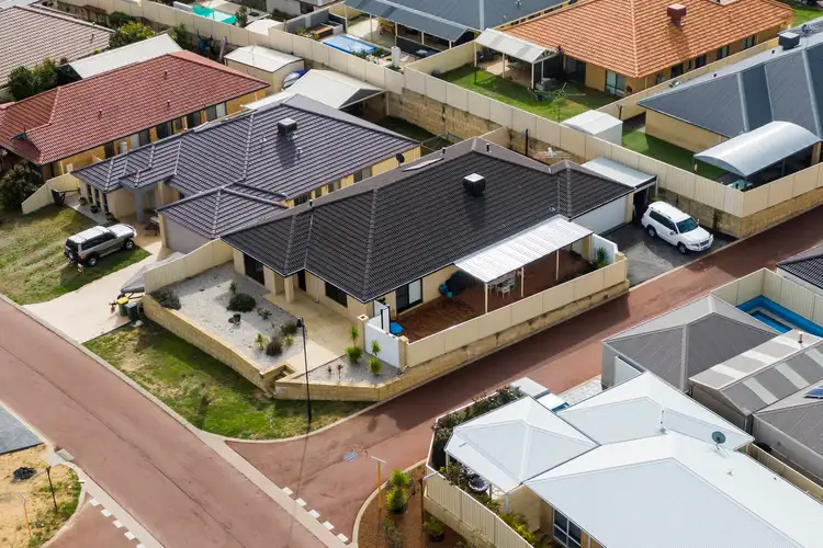 6 Lascelles Circus, Lakelands WA 6180