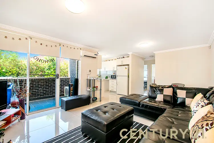 2/4 Barangaroo Road, Toongabbie NSW 2146