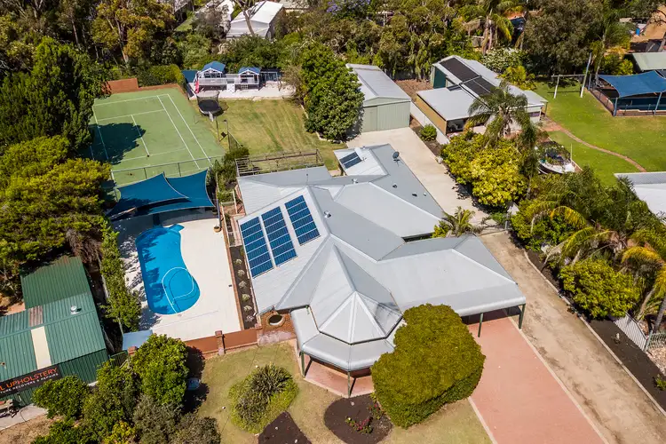 8 Exeter Place, Greenfields WA 6210