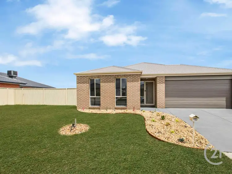 144 Blue Horizons Way, Pakenham VIC 3810