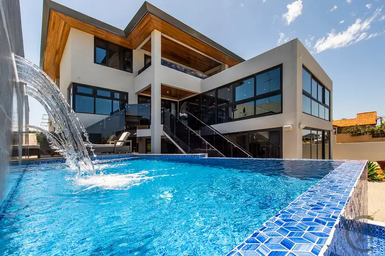 2 Cambria Island Retreat, Halls Head WA 6210
