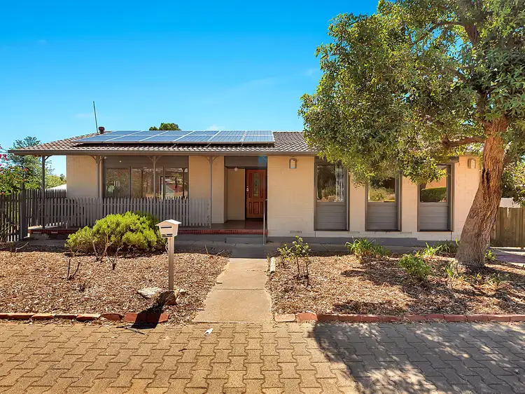 27 Currawong Crescent, Craigmore SA 5114
