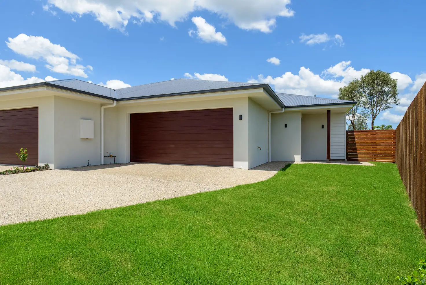 Main view of Homely unit listing, 2/27 Cambridge Circuit, Southside QLD 4570