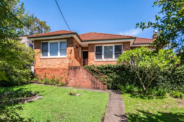 8 Seaview Street, Kotara NSW 2289