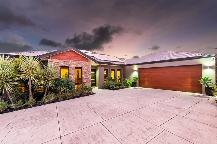 9 Lomatia Ramble, Halls Head WA 6210