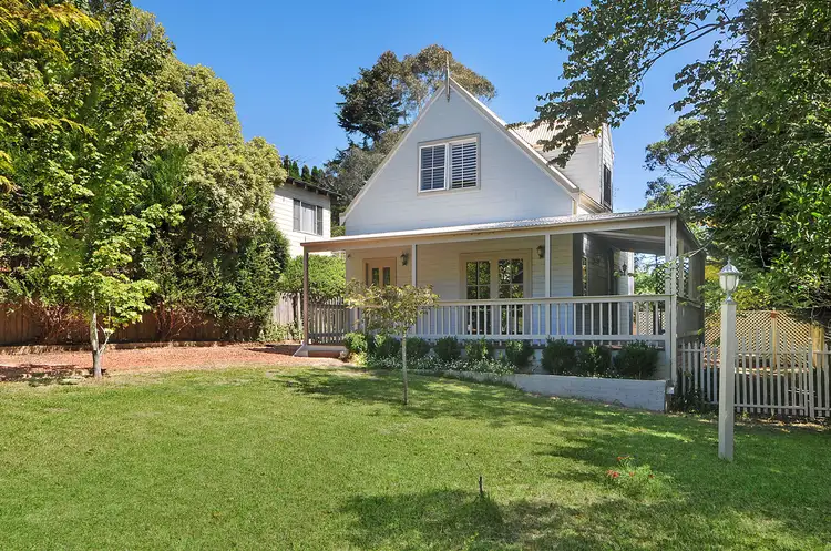 29 Lakeview Ave, Blackheath NSW 2785