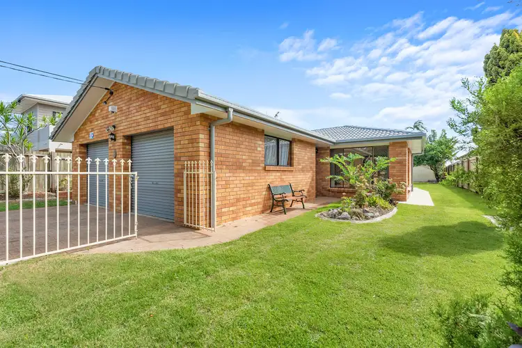9 Seaville Avenue, Scarborough QLD 4020