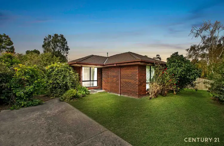8 Cantle Close, Pakenham VIC 3810