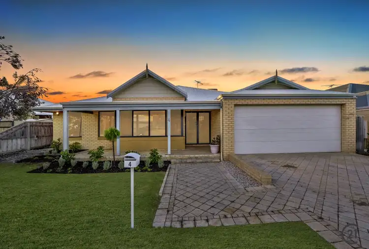 4 Dalona Parkway, Lakelands WA 6180