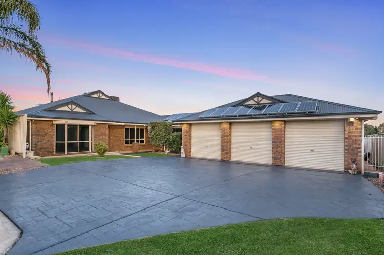 18 Sovereign Drive, Woodcroft SA 5162