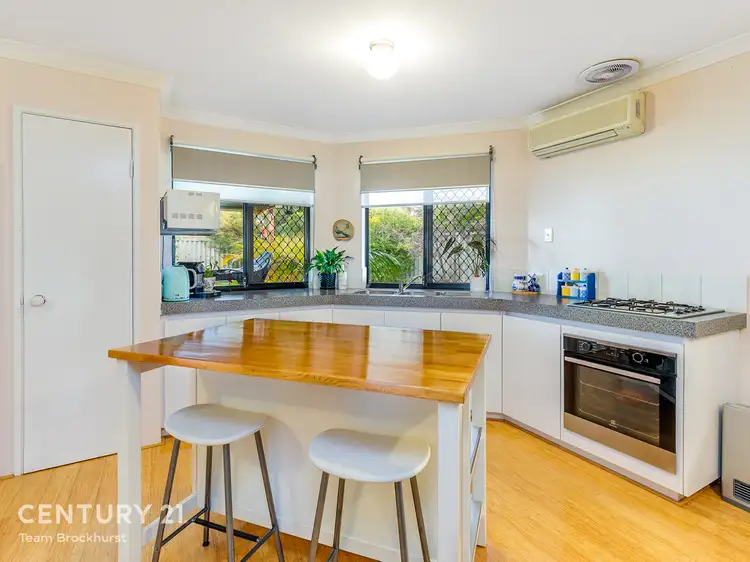 16 Narrier Close, South Guildford WA 6055