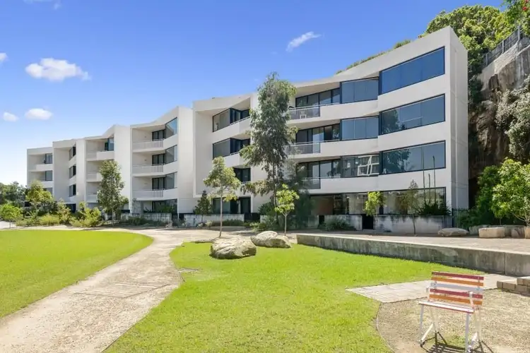 6/6 Maxwell Rd, Forest Lodge NSW 2037
