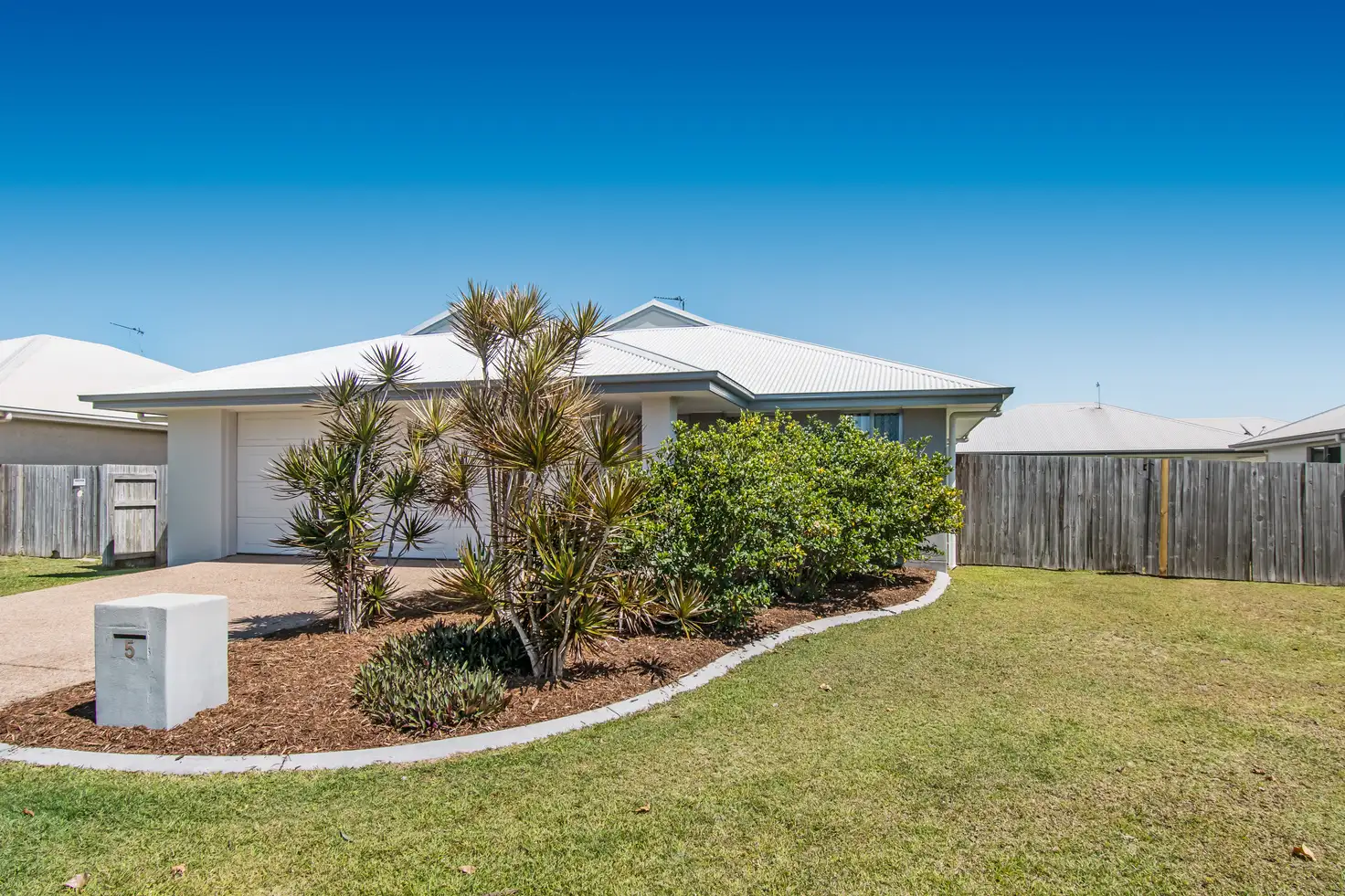 Main view of Homely house listing, 5 Whitehaven Way, Mount Low QLD 4818