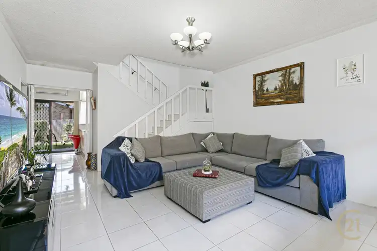 2/72 Macquarie Rd, Ingleburn NSW 2565