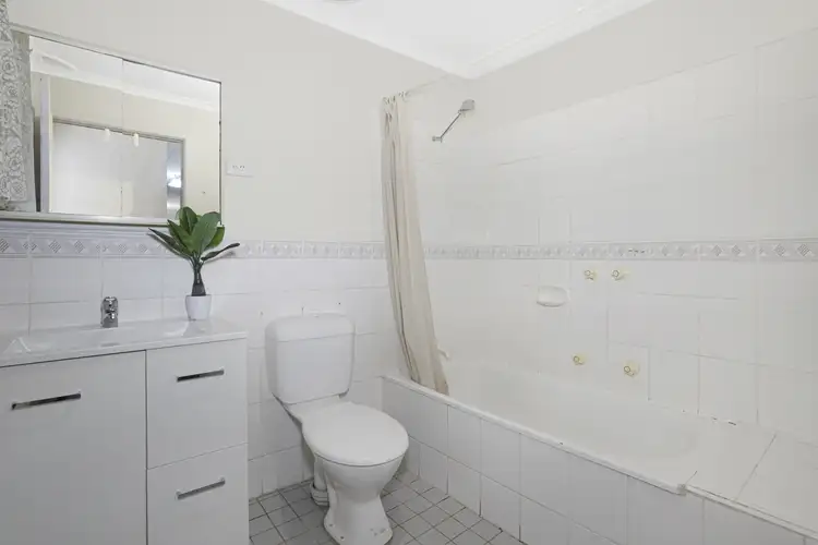 Sixth view of Homely villa listing, 8/74-76 Parliament Road, Macquarie Fields NSW 2564