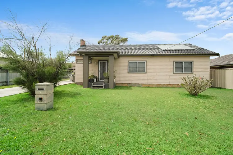 7 Western Avenue, Tarro NSW 2322
