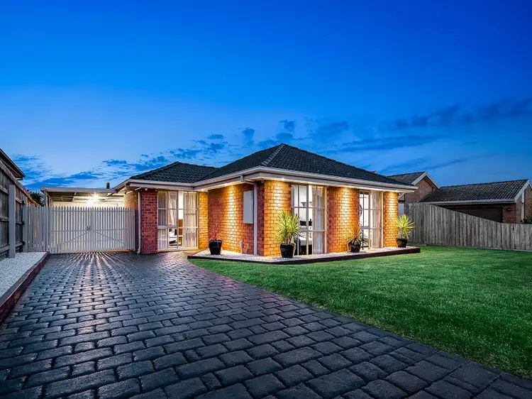 30 Weeden Crescent, Hallam VIC 3803