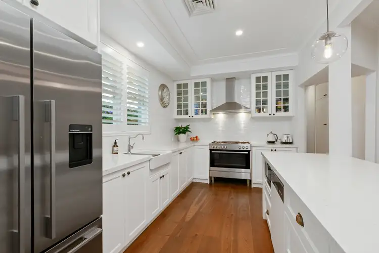 8 Ainslie Close