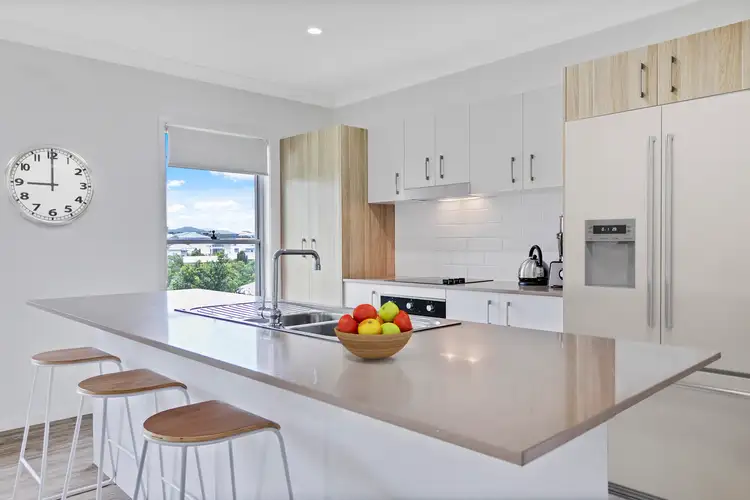 24 Upper Wakefield Street, Woombye QLD 4559