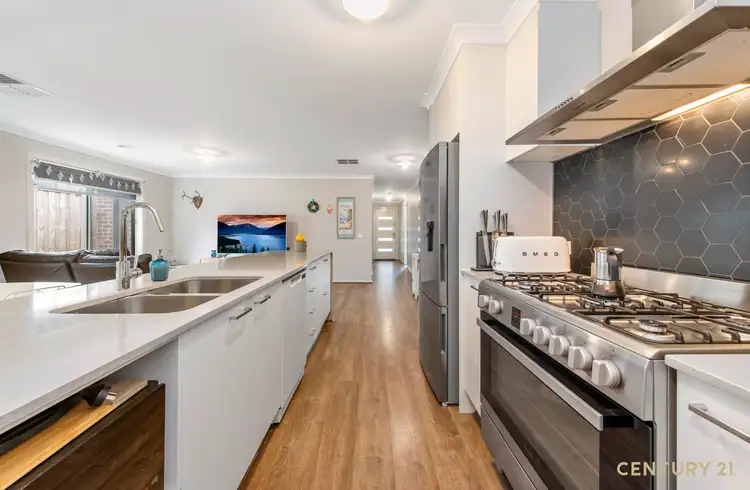 58 Meadowlea Crescent, Pakenham VIC 3810
