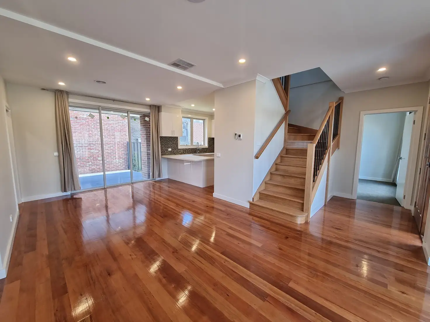 Main view of Homely townhouse listing, 2/39 Golf Links Avenue, Oakleigh VIC 3166