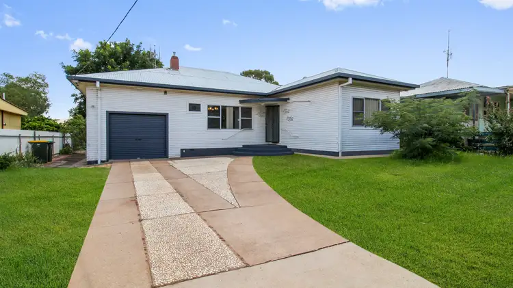 12 Waratah Street, Parkes NSW 2870