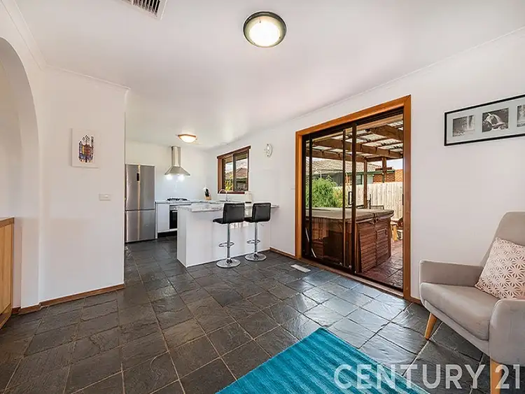 Fifth view of Homely house listing, 2 Douglas Rise, Endeavour Hills VIC 3802