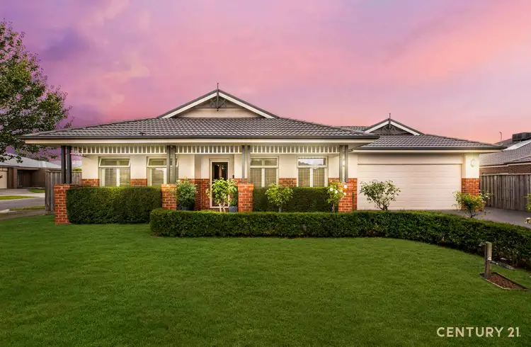 1 Lyrebird Avenue, Pakenham VIC 3810