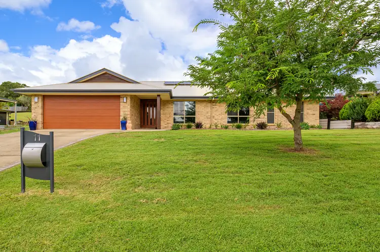 11 Deakin Court, Southside QLD 4570