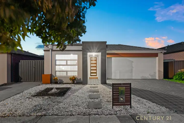 19 Orchard Valley Avenue, Pakenham VIC 3810