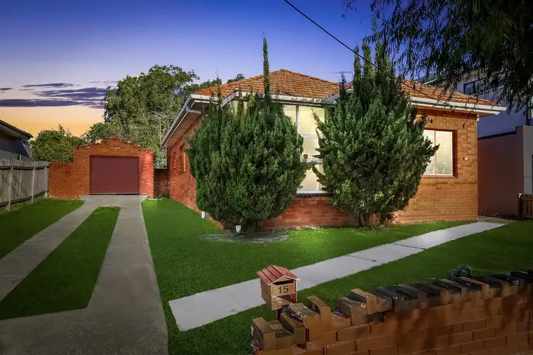 15 Warburton Street, Chifley NSW 2036