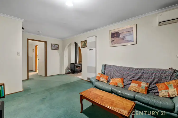 Second view of Homely house listing, 5 Gullquist Way, Pakenham VIC 3810