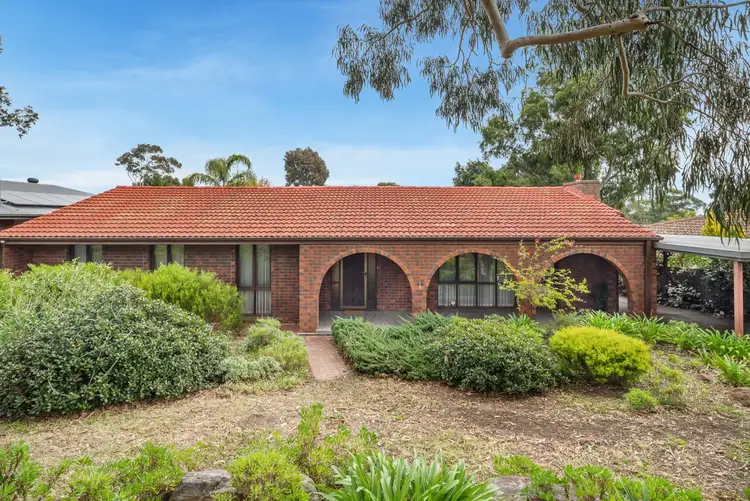 30 Oakridge Road, Aberfoyle Park SA 5159