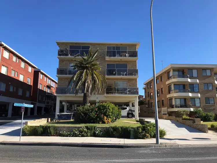 16/11 Marine Parade