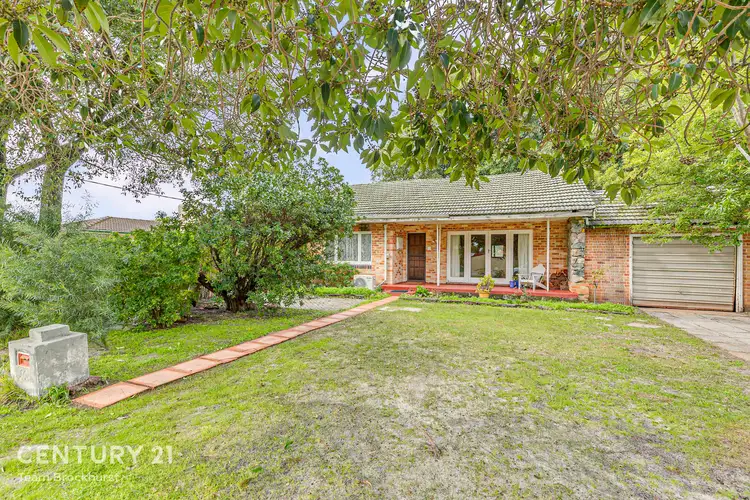 16 Range View Way, Thornlie WA 6108
