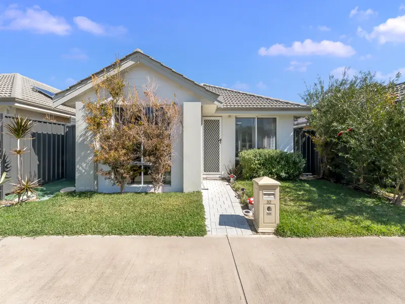 Main view of Homely house listing, 32 Bottlenose Circuit, Waikiki WA 6169