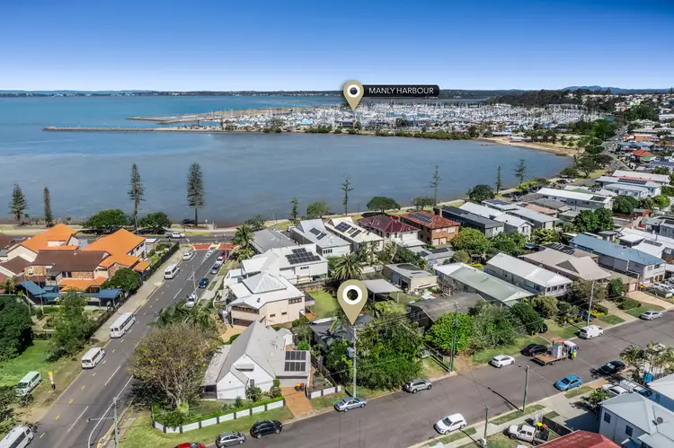 8 Stewart Parade, Manly QLD 4179