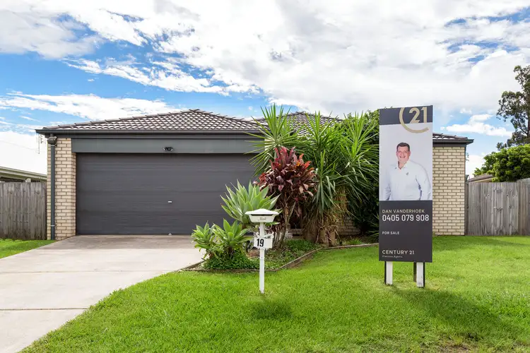 19 Bond Drive, Southside QLD 4570