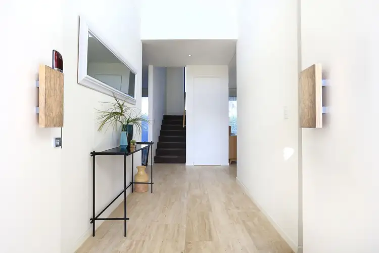 21 The Boulevarde, Benowa QLD 4217