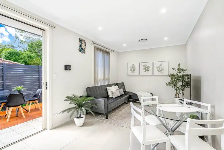 4/217 Targo Road, Girraween NSW 2145