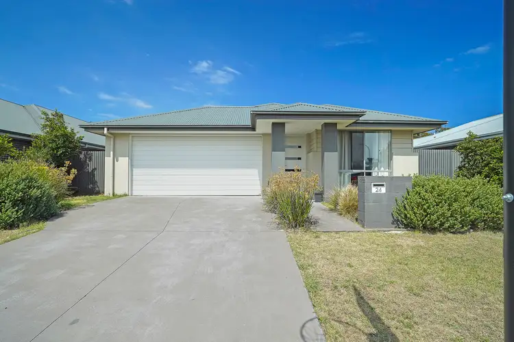 24 Apple Street, Fern Bay NSW 2295