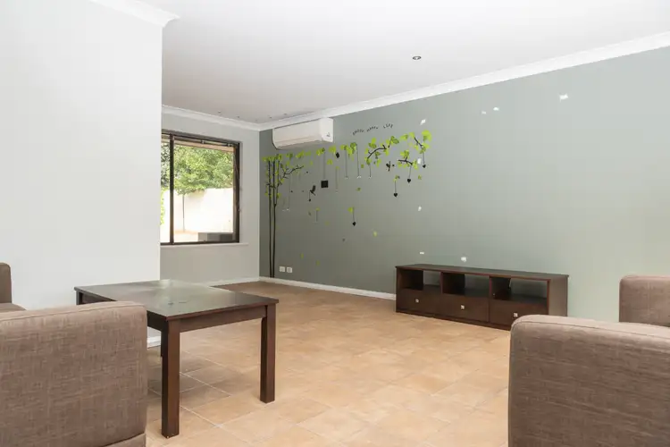 4 Dandaloo Crescent, Wanneroo WA 6065