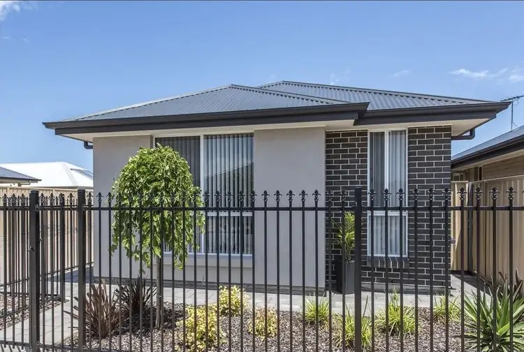 2/11 Deck Crescent, Seaford Meadows SA 5169