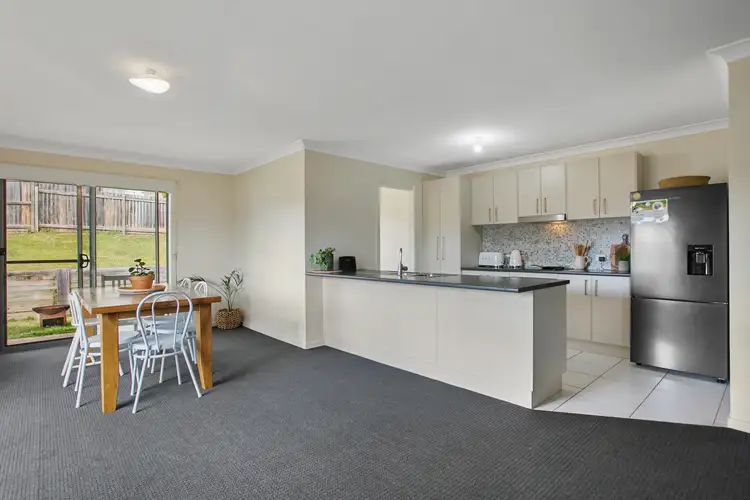 9 Presidential Avenue, Jones Hill QLD 4570
