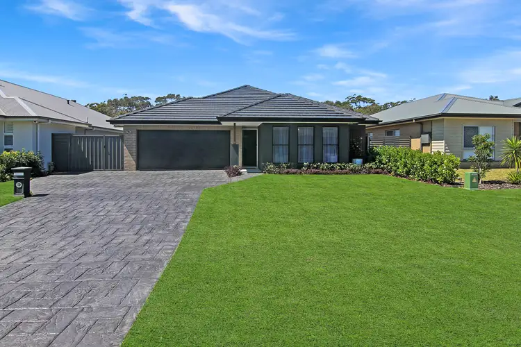 18 Apple Street, Fern Bay NSW 2295