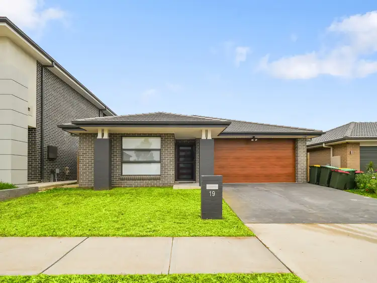 19 Dowie Drive, Claymore NSW 2559