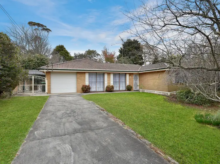 8 Mclaren Crescent, Blackheath NSW 2785