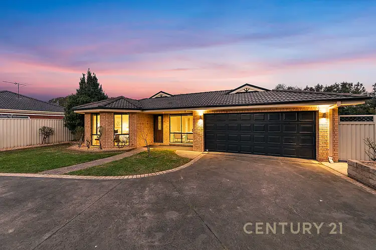 Second view of Homely house listing, 7 Ashwood Grove, Pakenham VIC 3810