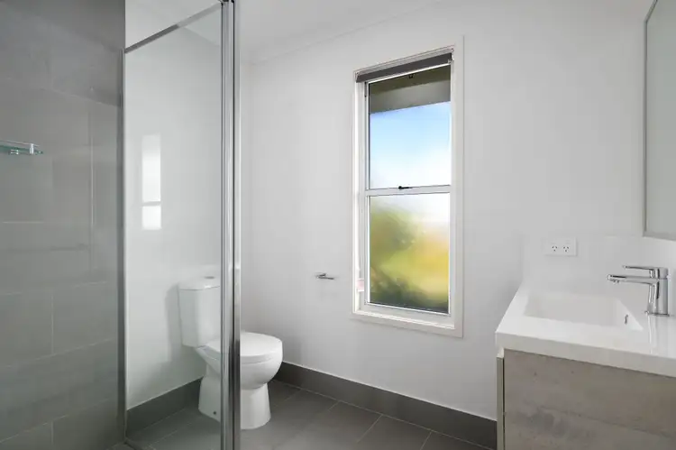 Sixth view of Homely house listing, 5 Cambridge Circuit, Southside QLD 4570